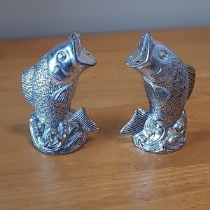 VINTAGE Silver Plastic Jumping Fish Salt & Pepper Shakers, Made in Hong Kong